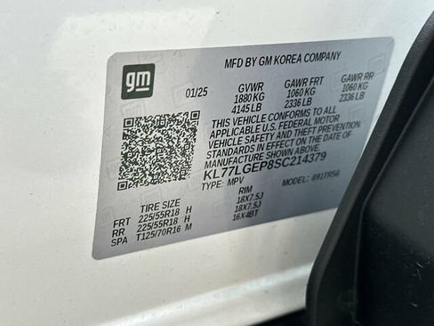 Used 2025 Chevrolet Trax RS w/ Sunroof Package FWD image 33