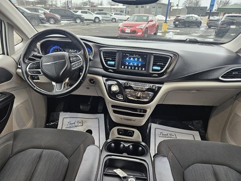 Used 2020 Chrysler Pacifica Touring w/ Cold Weather Group image 14