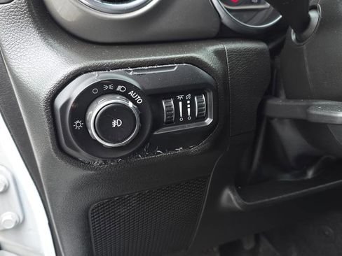 Used 2022 Jeep Wrangler Unlimited Sahara w/ Cold Weather Group image 20