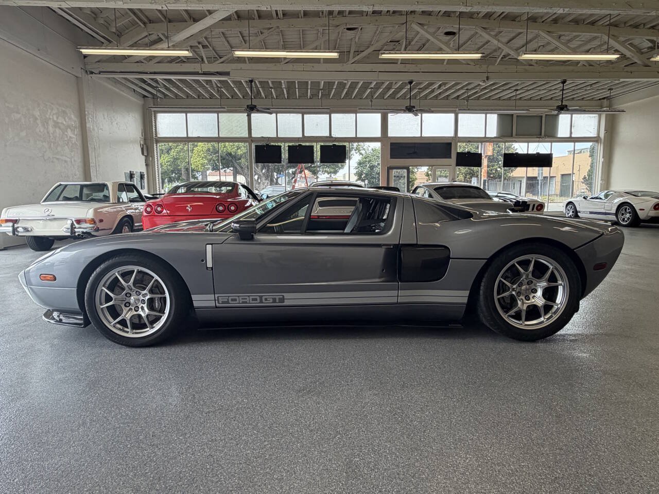 Used 2006 Ford GT RWD image 14