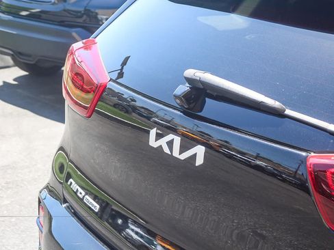 Used 2022 Kia Niro Touring Special Edition FWD image 9