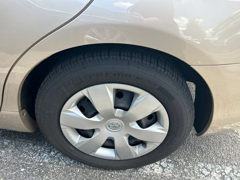 Used 2009 Toyota Camry LE FWD image 12