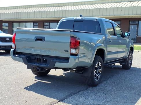 Used 2023 Toyota Tacoma TRD Sport AWD/4WD image 5