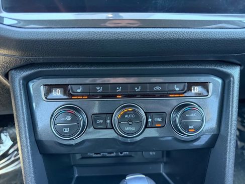 Used 2019 Volkswagen Tiguan SE AWD/4WD image 16