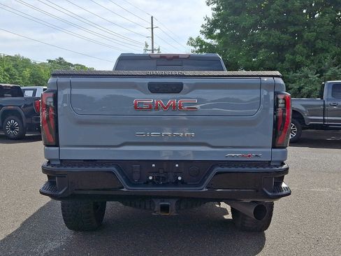 Used 2024 GMC Sierra 2500 AT4X AWD/4WD image 4