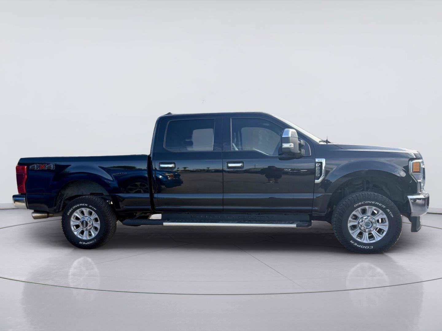 Used 2022 Ford F250 XLT w/ XLT Value Package AWD/4WD image 2
