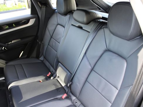 Certified 2025 Porsche Cayenne image 29