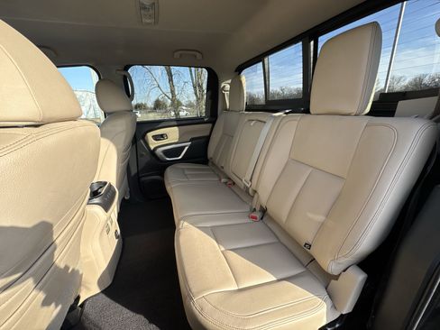 Used 2018 Nissan Titan SL w/ Chrome Package image 23