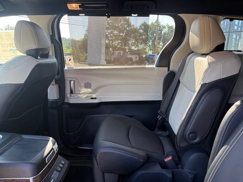 New 2026 Toyota Sienna Platinum AWD/4WD image 14
