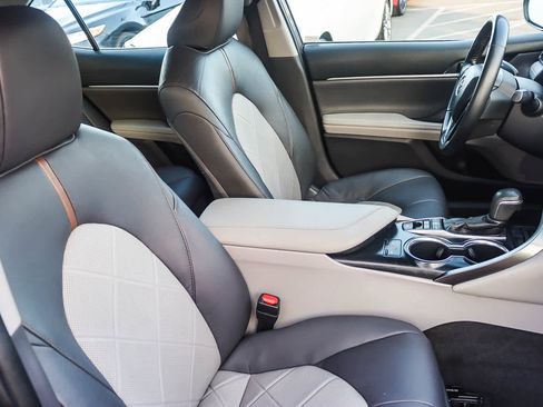 Used 2019 Toyota Camry XLE image 15