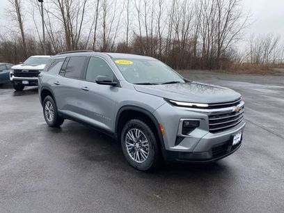Used 2025 Chevrolet Traverse LT
