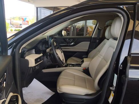 Used 2025 Lincoln Corsair AWD w/ Equipment Group 101A image 12