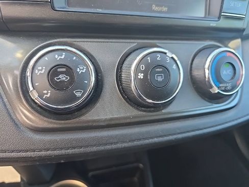 Used 2014 Toyota RAV4 LE AWD/4WD image 17
