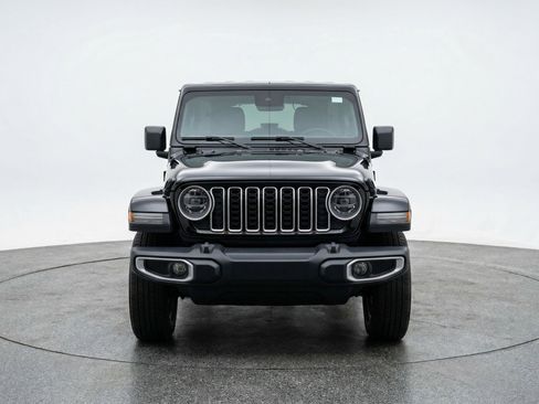 Used 2025 Jeep Wrangler Unlimited Sahara AWD/4WD image 2