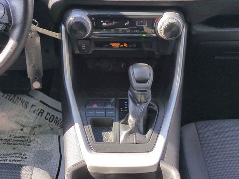 Used 2020 Toyota RAV4 LE image 18