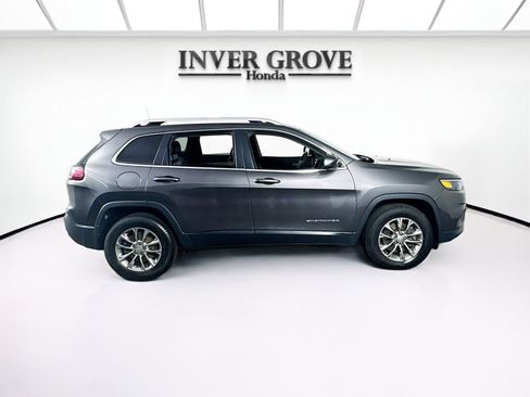 Used 2019 Jeep Cherokee Latitude Plus w/ Cold Weather Group AWD/4WD image 4