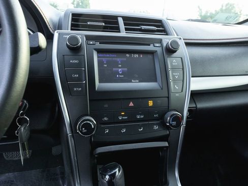 Used 2016 Toyota Camry SE FWD image 17