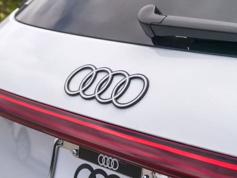 Used 2025 Audi Q5 Premium w/ Convenience Package AWD/4WD image 12