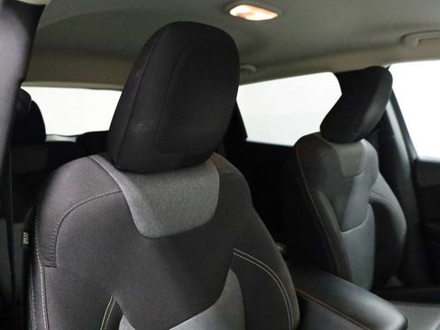Used 2014 Jeep Cherokee Latitude w/ Cold Weather Group FWD image 21