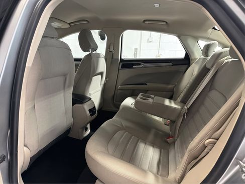 Used 2020 Ford Fusion SE image 10