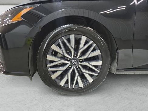 Used 2024 Nissan Altima 2.5 SV image 23