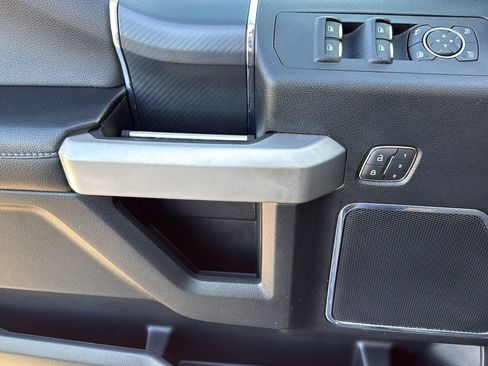 Used 2019 Ford F150 Lariat w/ Equipment Group 502A Luxury AWD/4WD image 12