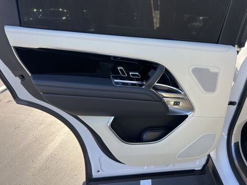 Used 2024 Land Rover Range Rover Long Wheelbase SE image 27