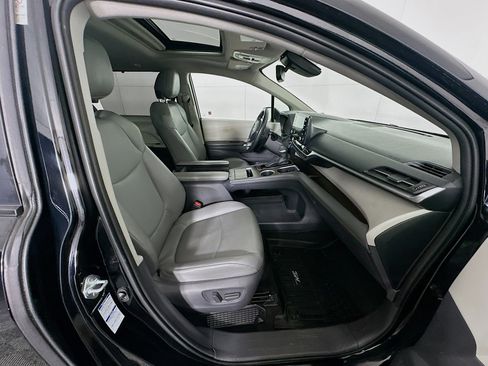 Used 2021 Toyota Sienna XLE image 33