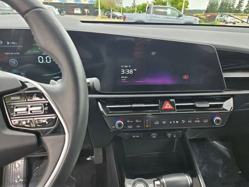 Used 2023 Kia Niro EX image 14