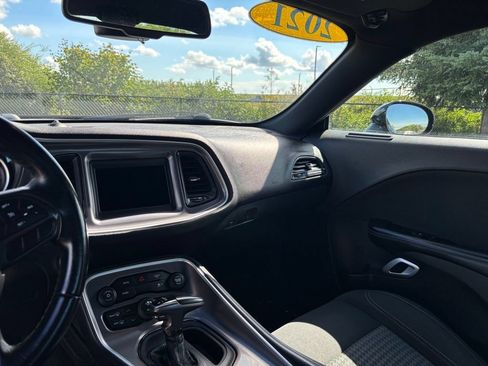 Used 2021 Dodge Challenger SXT RWD image 9