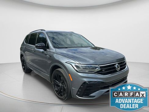 Certified 2024 Volkswagen Tiguan SE R-Line image 2