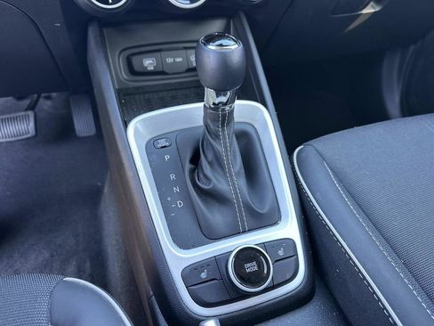 Used 2024 Hyundai Venue Limited image 14