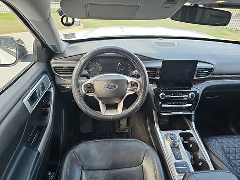 Used 2022 Ford Explorer Limited w/ Equipment Group 301A RWD image 24