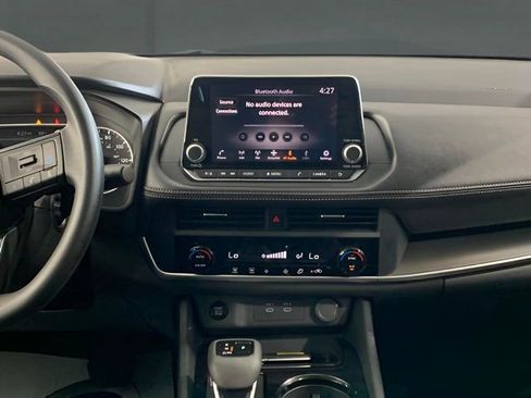 Used 2024 Nissan Rogue SV image 21