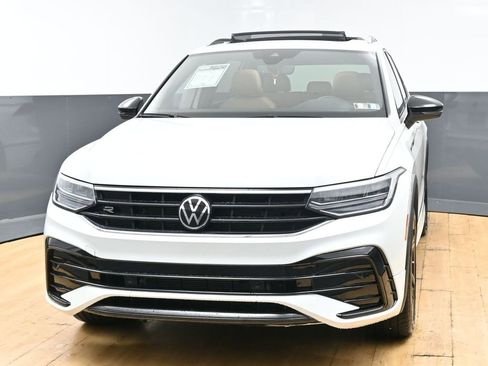 Used 2024 Volkswagen Tiguan SE R-Line AWD/4WD image 5