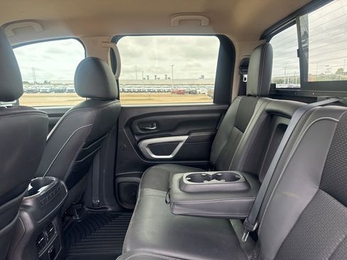Used 2016 Nissan Titan PRO-4X AWD/4WD image 40