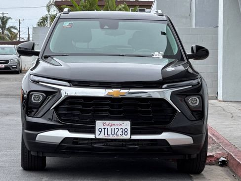 Used 2025 Chevrolet TrailBlazer LT AWD/4WD image 6