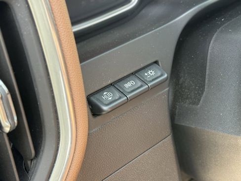 Used 2020 Chevrolet Silverado 1500 High Country w/ Technology Package image 11