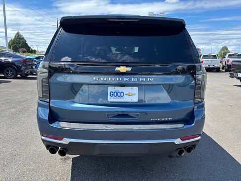 Used 2025 Chevrolet Suburban Premier AWD/4WD image 4