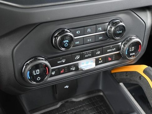 Used 2024 Ford Bronco Badlands image 22