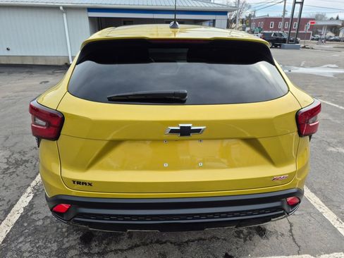 Used 2024 Chevrolet Trax RS w/ Sunroof Package image 6