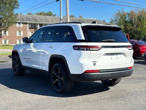 Used 2023 Jeep Grand Cherokee Altitude AWD/4WD image 4