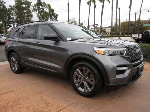 Certified 2022 Ford Explorer XLT w/ Equipment Group 202A image 6