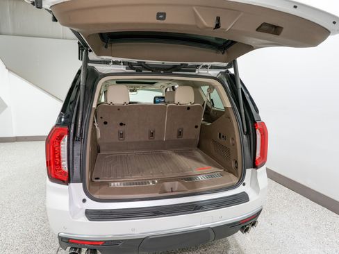 Used 2023 GMC Yukon XL Denali w/ Denali Reserve Package image 39