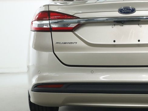 Used 2017 Ford Fusion SE w/ Fusion SE Technology Package image 42