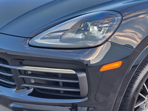 Used 2023 Porsche Cayenne Platinum Edition image 8