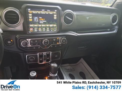 Used 2019 Jeep Wrangler Unlimited Sahara w/ Advanced Safety Group AWD/4WD image 13