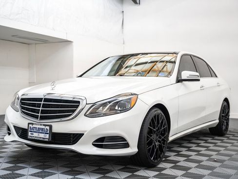 Used 2016 Mercedes-Benz E 350 4MATIC Sedan image 3