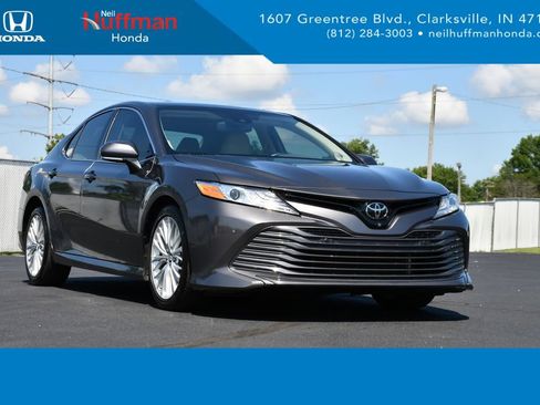 Used 2019 Toyota Camry XLE FWD image 1