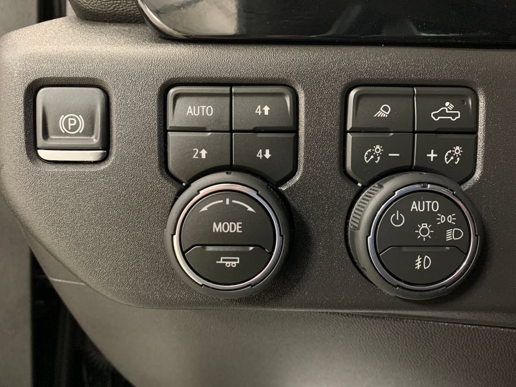 Used 2026 Chevrolet Silverado 1500 LT Trail Boss w/ LT Trail Boss Premium Package AWD/4WD image 25